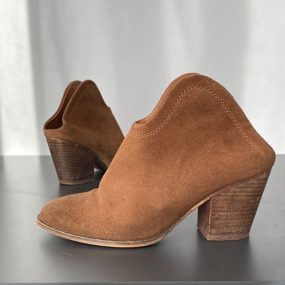 Chinese Laundry Tan Suede Mules Block Heel Sz 6.5 Boho Chic Western Festival